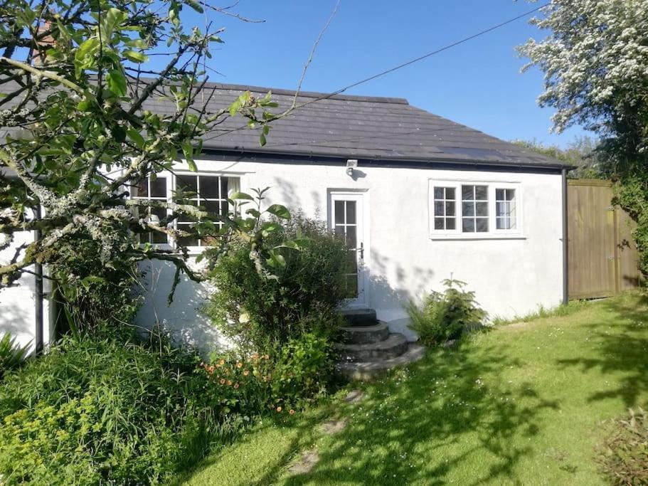 Cozy Country Cottage With Beautiful Rural Views Newquay  Exterior photo